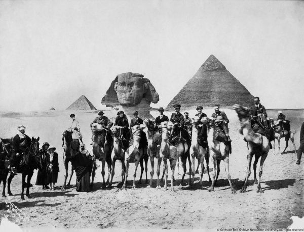 Gertrude-Bell-seated-between-Winston-Churchill-and-T.E.Lawrence-Cairo-Conference-1921-02